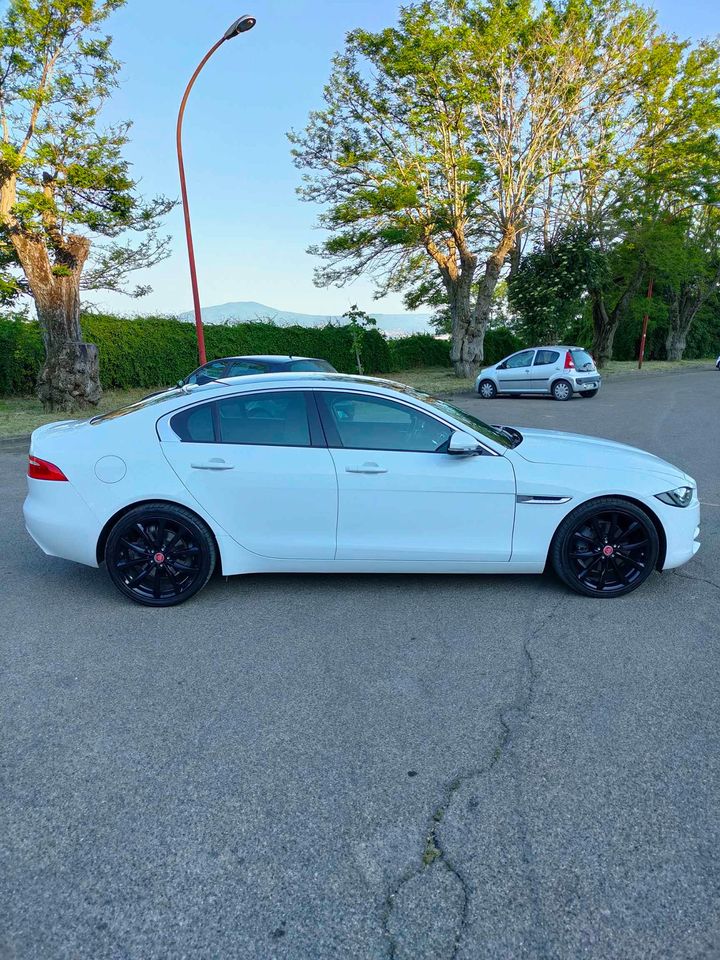 Jaguar XE 2.0 d Automatica Business