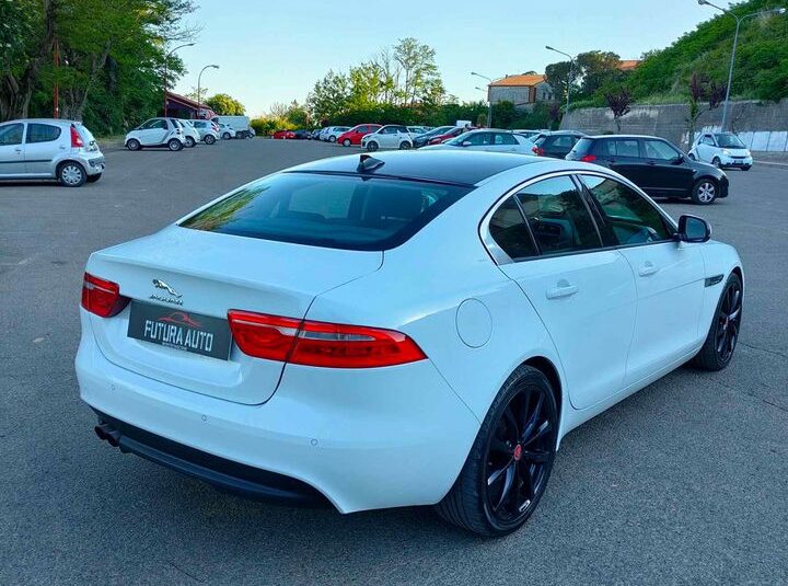 Jaguar XE 2.0 d Automatica Business