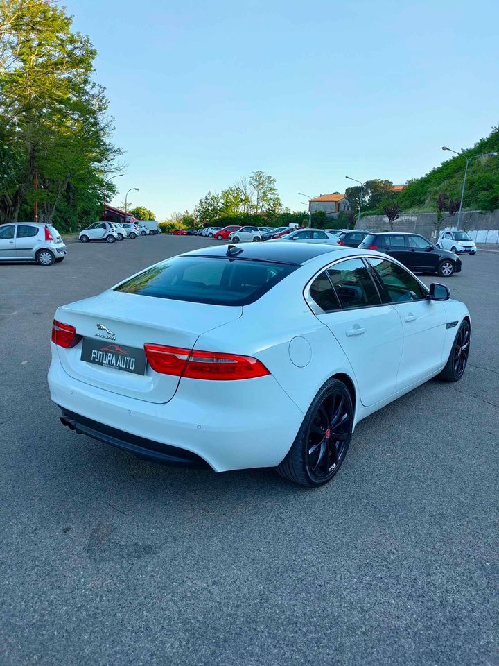 Jaguar XE 2.0 d Automatica Business