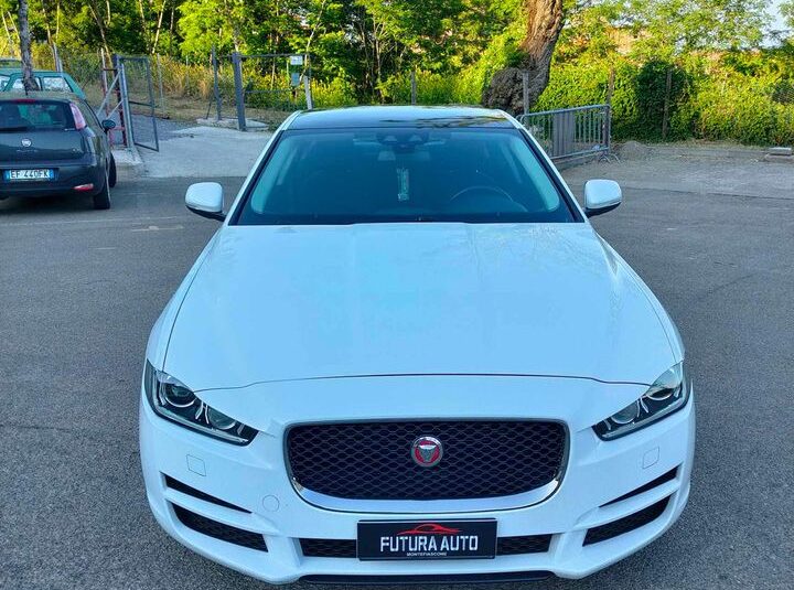 Jaguar XE 2.0 d Automatica Business