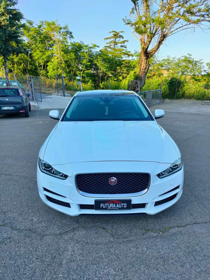 Jaguar XE 2.0 d Automatica Business