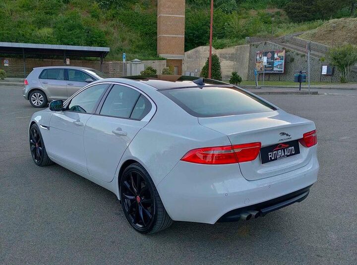 Jaguar XE 2.0 d Automatica Business