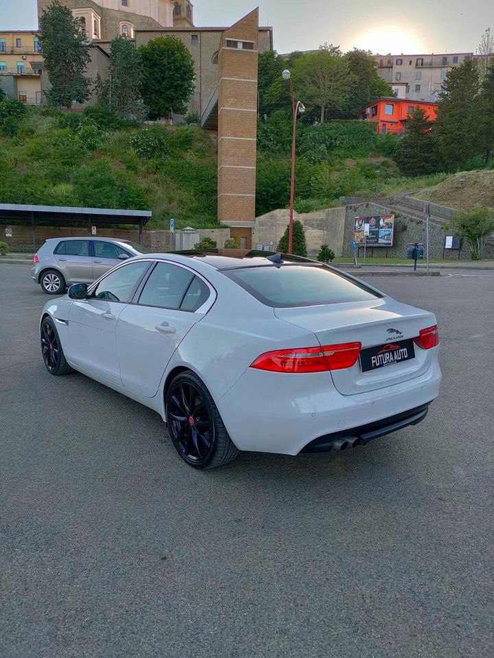 Jaguar XE 2.0 d Automatica Business