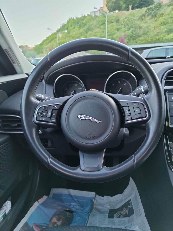 Jaguar XE 2.0 d Automatica Business