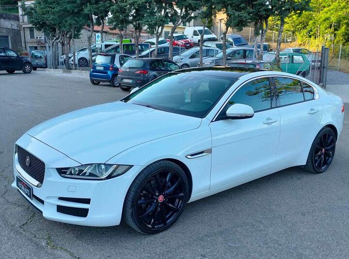 Jaguar XE 2.0 d Automatica Business