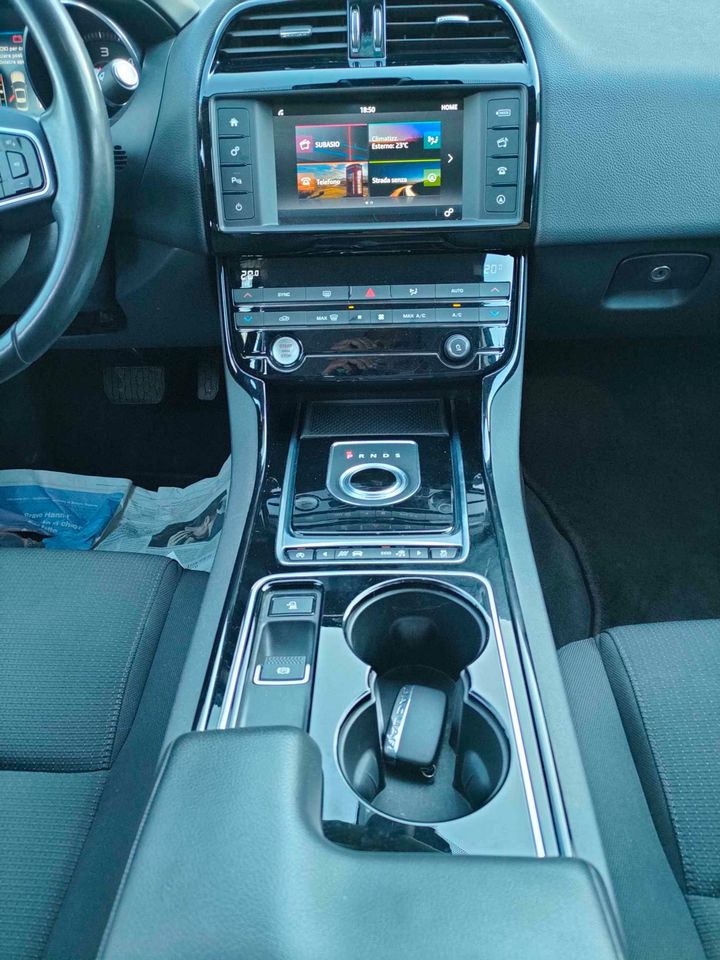 Jaguar XE 2.0 d Automatica Business