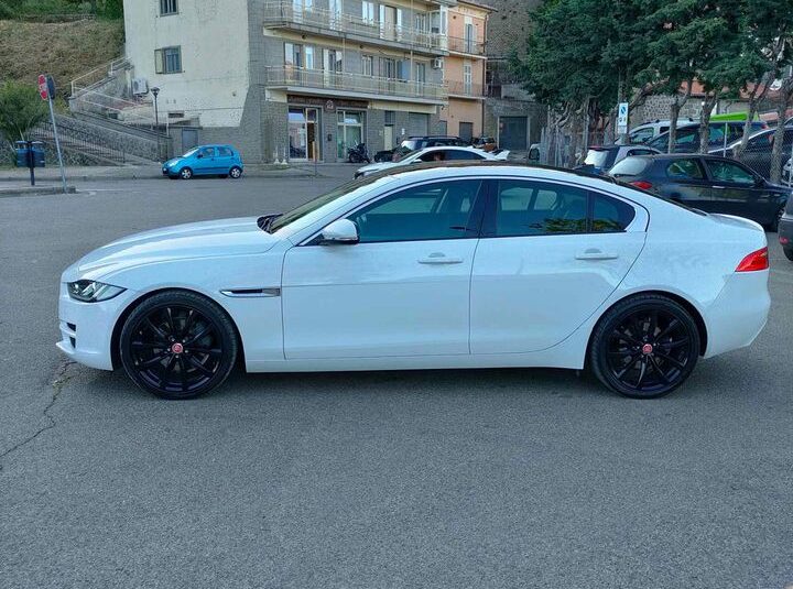 Jaguar XE 2.0 d Automatica Business