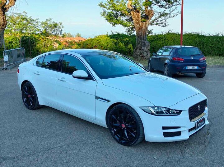 Jaguar XE 2.0 d Automatica Business