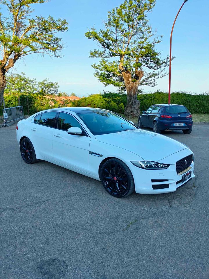 Jaguar XE 2.0 d Automatica Business