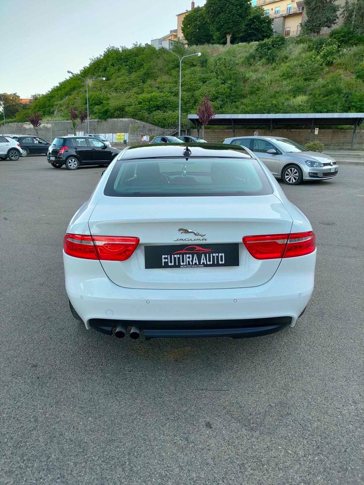 Jaguar XE 2.0 d Automatica Business