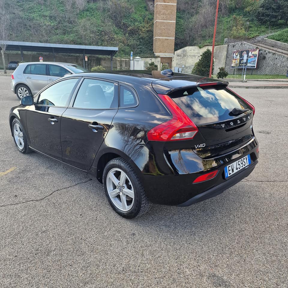 Volvo V40 D2