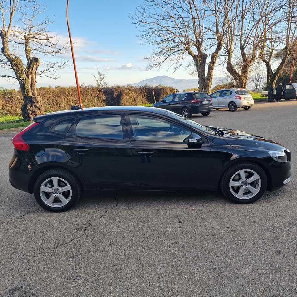 Volvo V40 D2