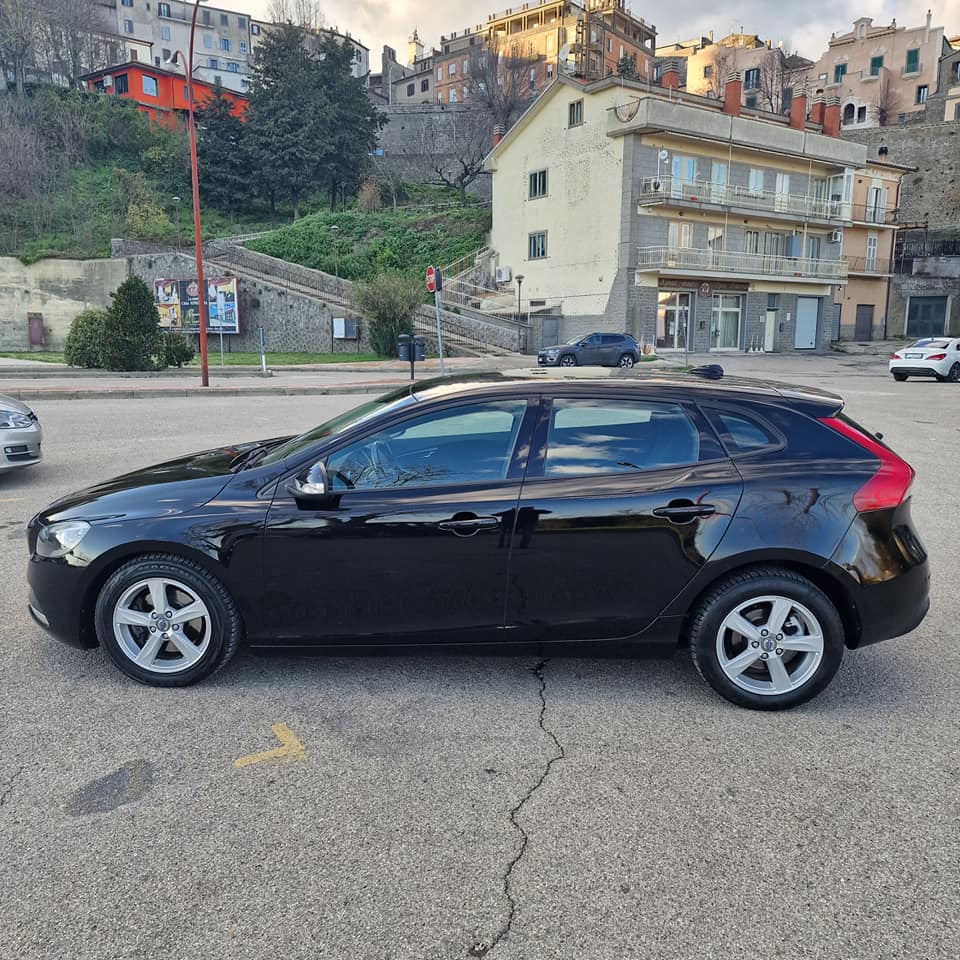 Volvo V40 D2