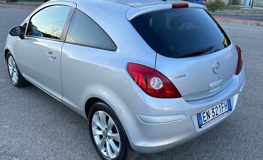 Opel Corsa 1.2 Gpl