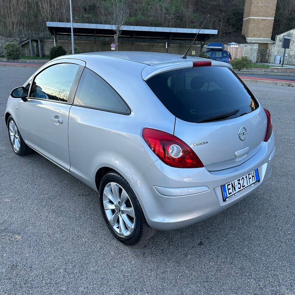 Opel Corsa 1.2 Gpl