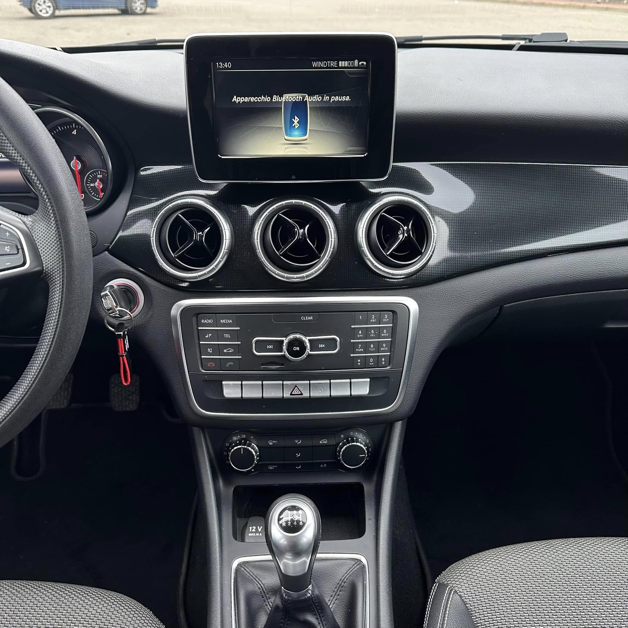 MERCEDES CLA SHOOTING BRAKE 180 D PREMIUM