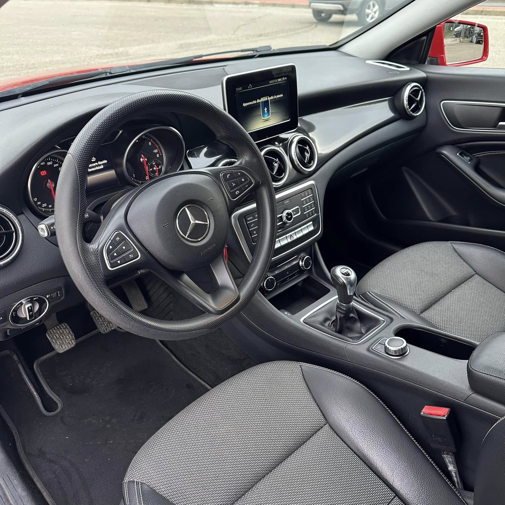 MERCEDES CLA SHOOTING BRAKE 180 D PREMIUM