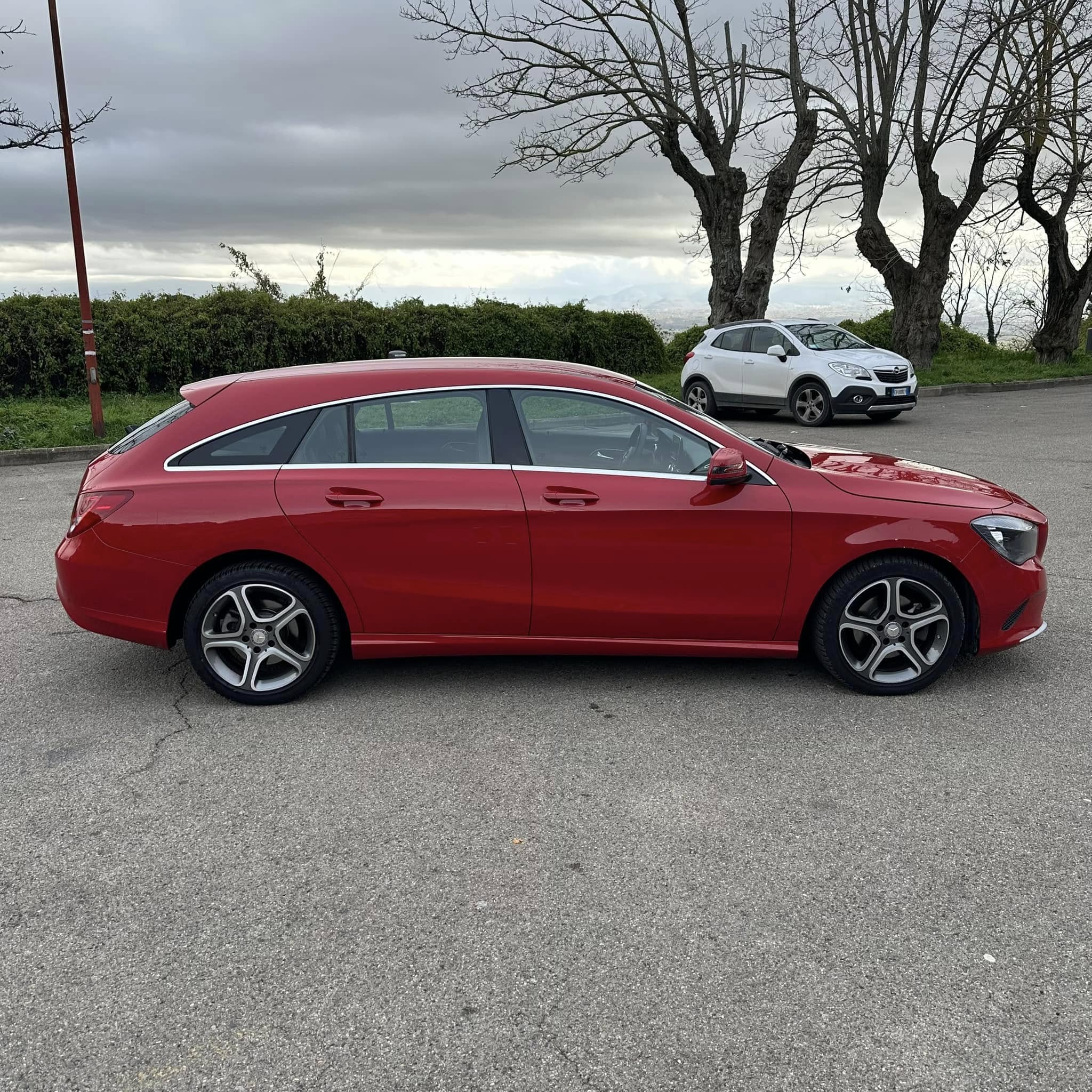 MERCEDES CLA SHOOTING BRAKE 180 D PREMIUM