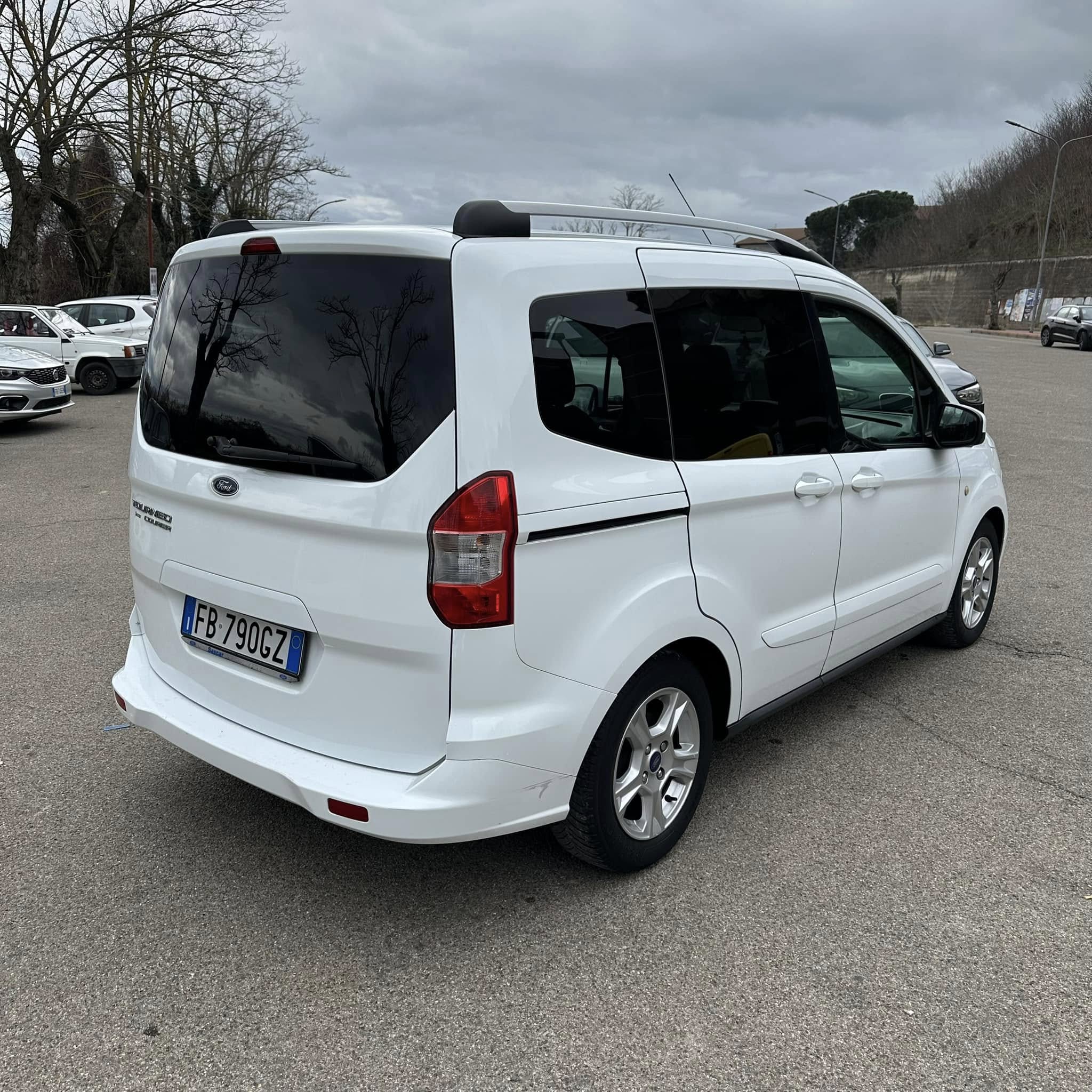 FORD TOURNEO COURIER 1.5 TDCI 75 CV
