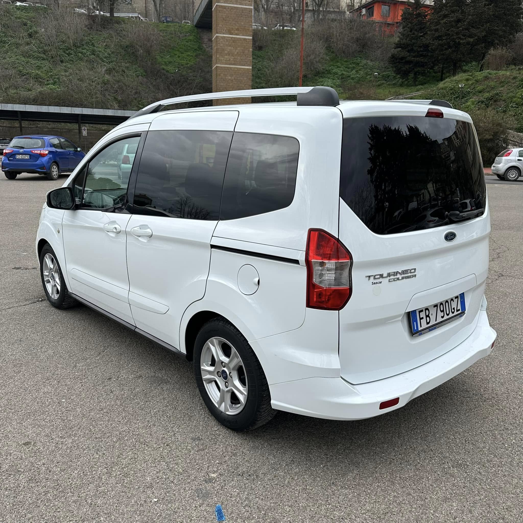 FORD TOURNEO COURIER 1.5 TDCI 75 CV