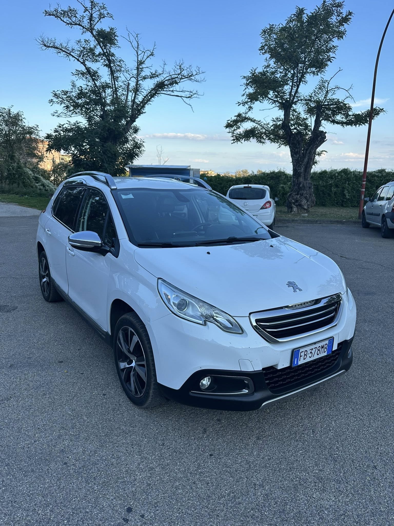 PEUGEOT 2008 1.6 HDI BLACK MATT