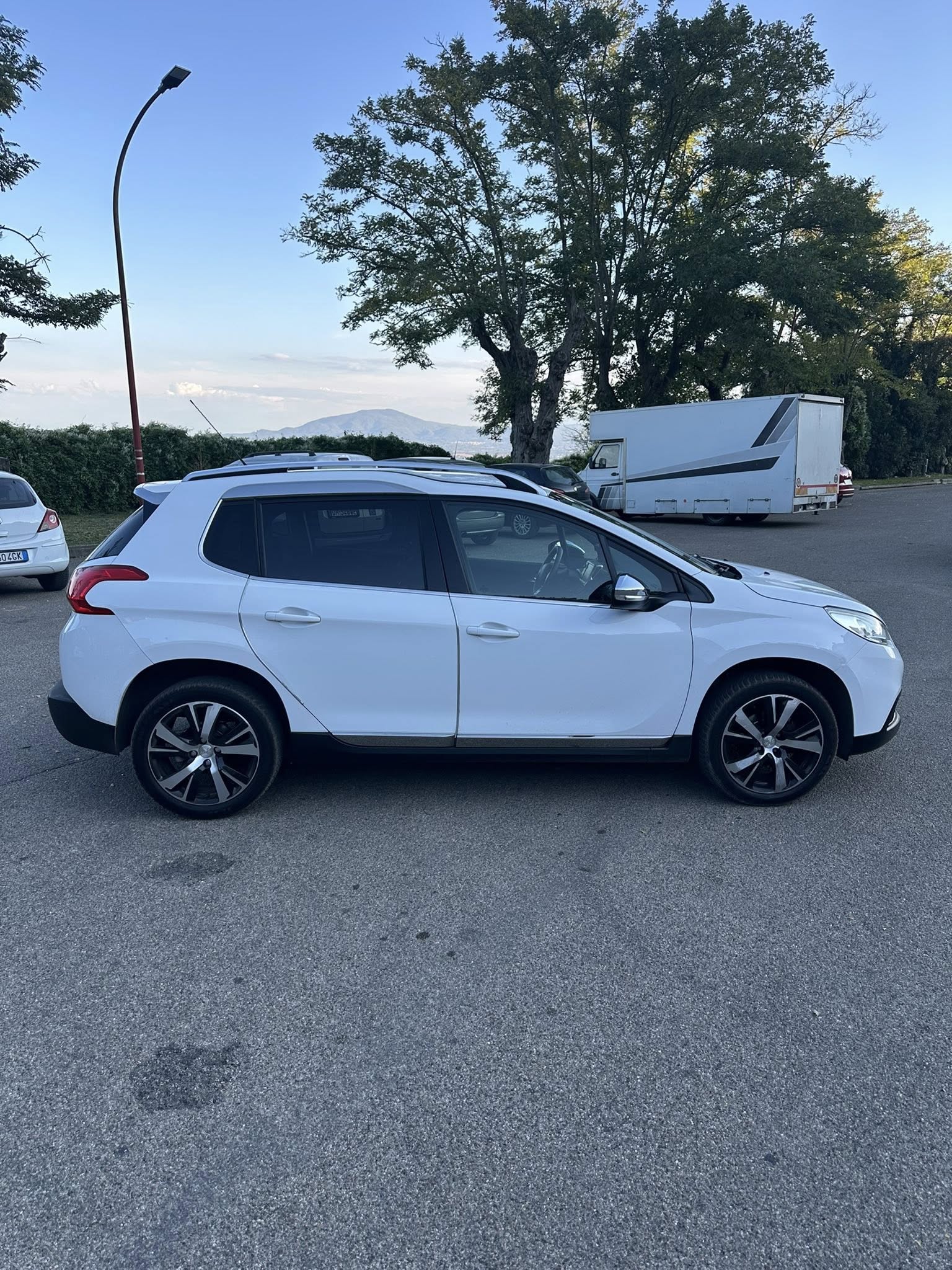 PEUGEOT 2008 1.6 HDI BLACK MATT