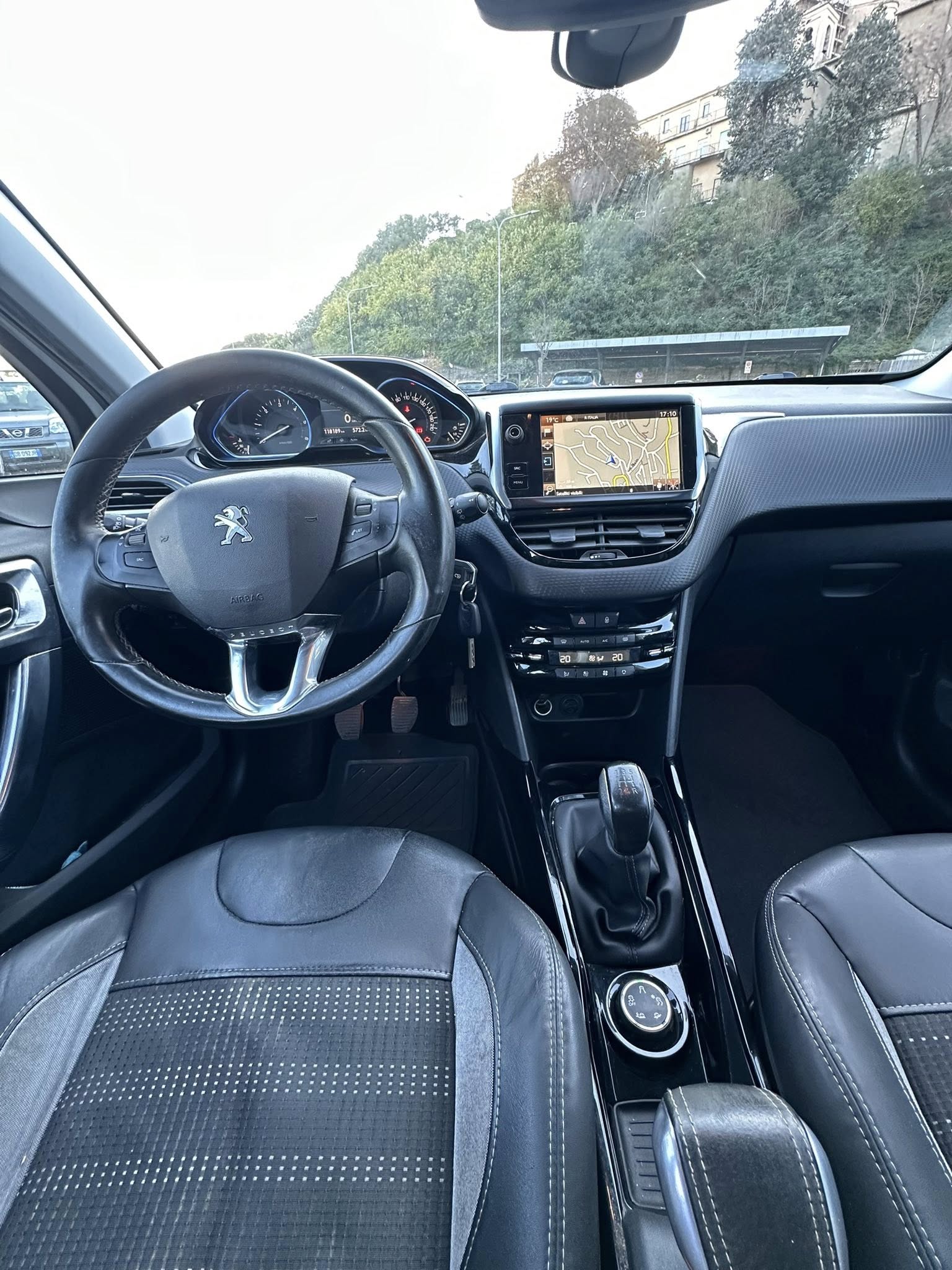 PEUGEOT 2008 1.6 HDI BLACK MATT