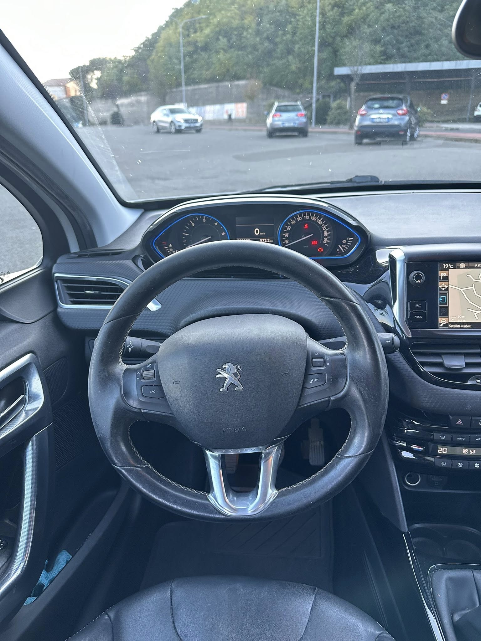 PEUGEOT 2008 1.6 HDI BLACK MATT